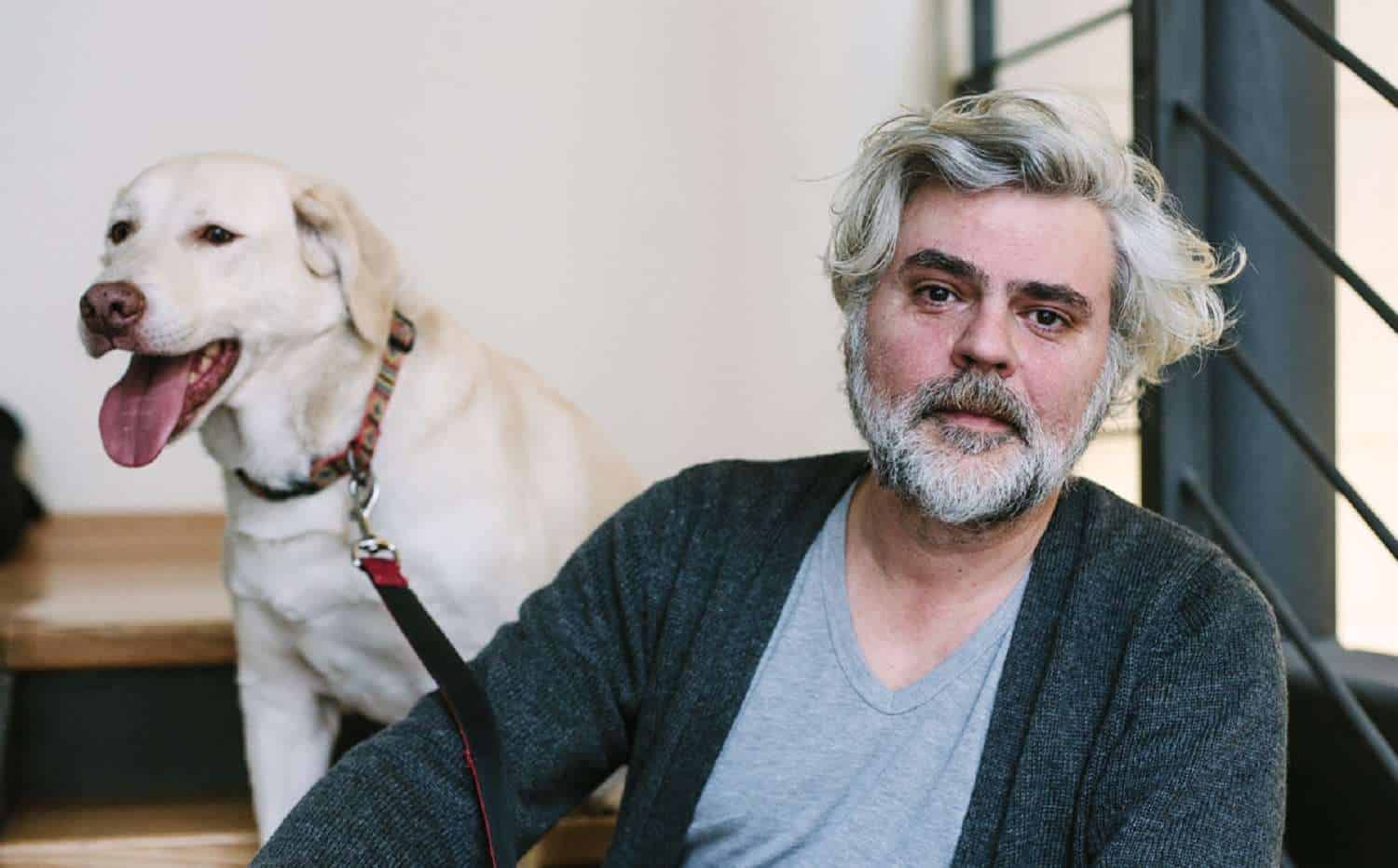 Νίκος Καραθάνος ΒΙΟΓΡΑΦΙΚΟ