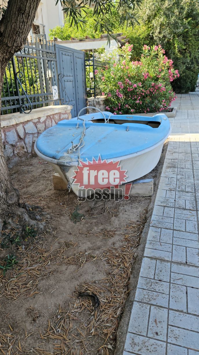 Νότια προάστια Γλυφάδα – πεζοδρόμια! Και πάρκιν για βάρκες