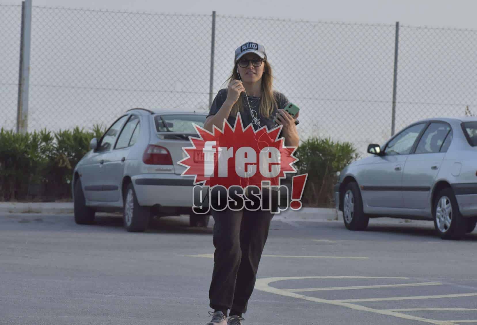Πέγκυ Ζήνα με φόρμα και χαμόγελο! Λίγο να σκοτείνιαζε ακόμα…
