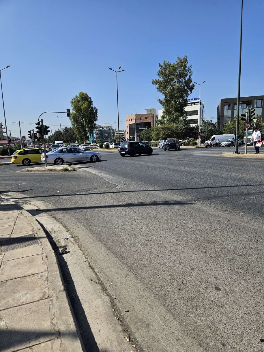 Κίνηση στους δρόμους τώρα! Τους φταις που…υπάρχεις και μόνο… Νότια προάστια – Γλυφάδα