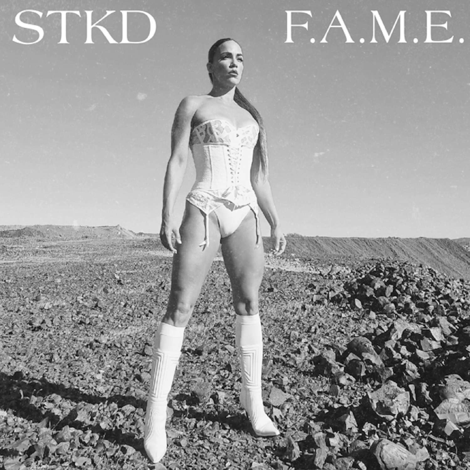Κατερίνα Στικούδη – “F.A.M.E”: Το νέο της πρότζεκτ απάντηση στην τοξικότητα