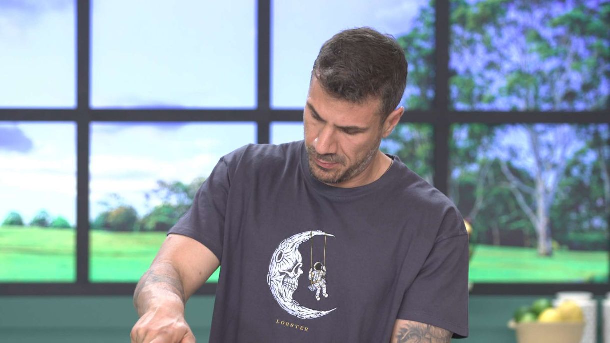 Άκης Πετρετζίκης