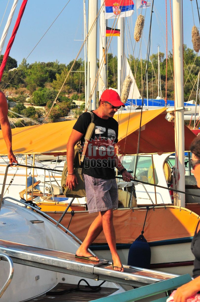 Lifestyle! Τα σκάφη στο Φισκάρδο και οι μίνι κρουαζιέρες διασήμων σε απόμακρες παραλίες