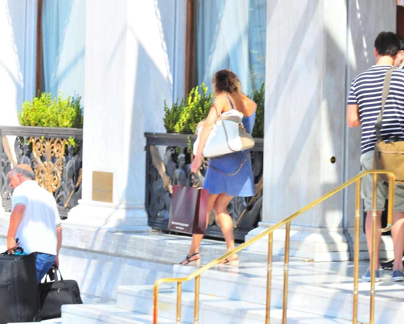 Paparazzi! Το “κηνηγητό – σεξ” και ο κανόνας “κάνε πως δεν θέλεις”