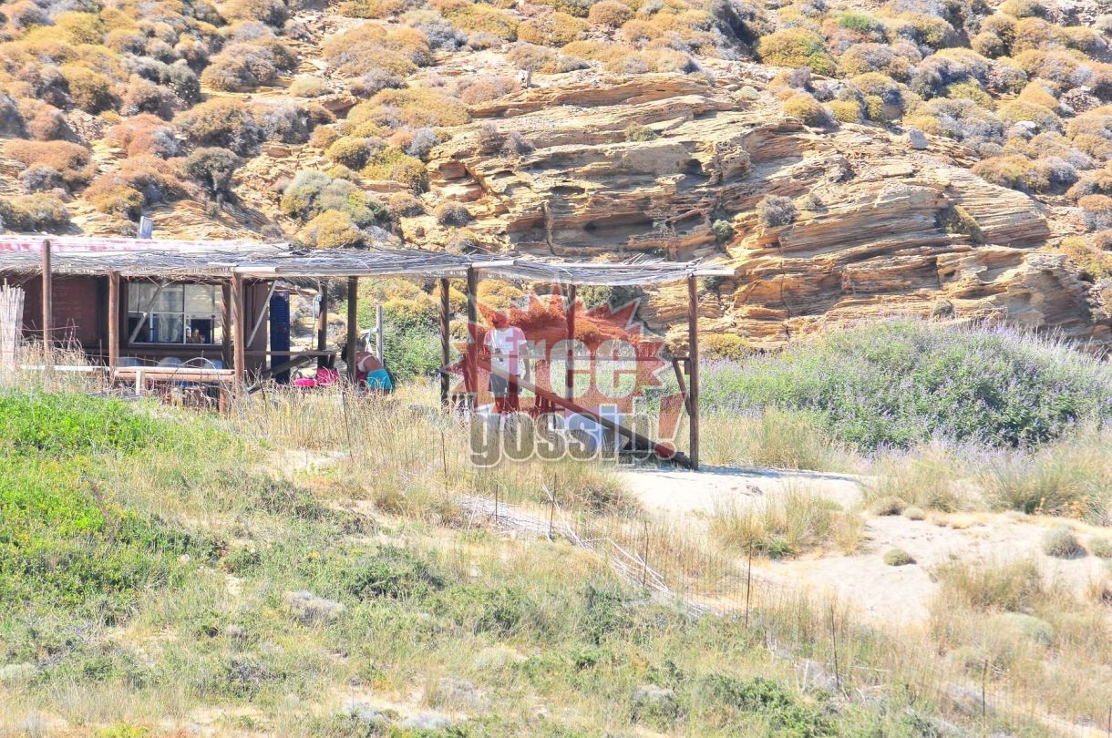 ‘Ανδρος – Άχλα! Αυτό ήταν το beach bar που γκρεμίσανε!