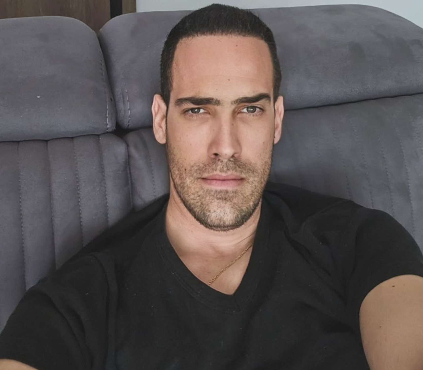 Ποιος είναι ο Γιώργος Καραθανάσης και σπαρταράει η Μαρία Κορινθίου σήμερα για τη νεα σχέση της; Bio, ηλικία ύψος, σπουδές