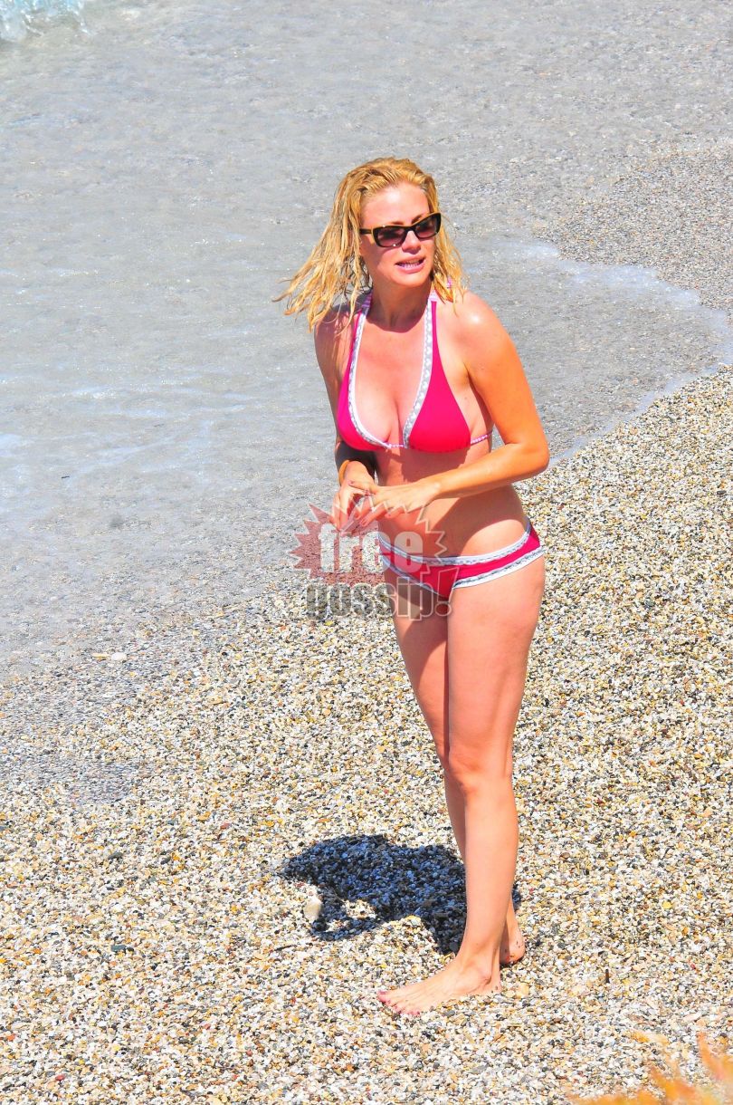 Διάσημοι με μαγιό και χωρίς photoshop! Η Ζέτα Μακρυπούλια δεν το χρειάζεται έτσι κι αλλιώς