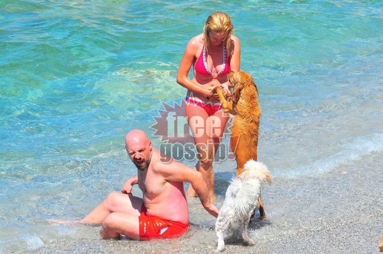 Διάσημοι φιλόζωοι! Ο Νίκος Μουτσινάς ζει με 2! Δες πως τα προσέχει