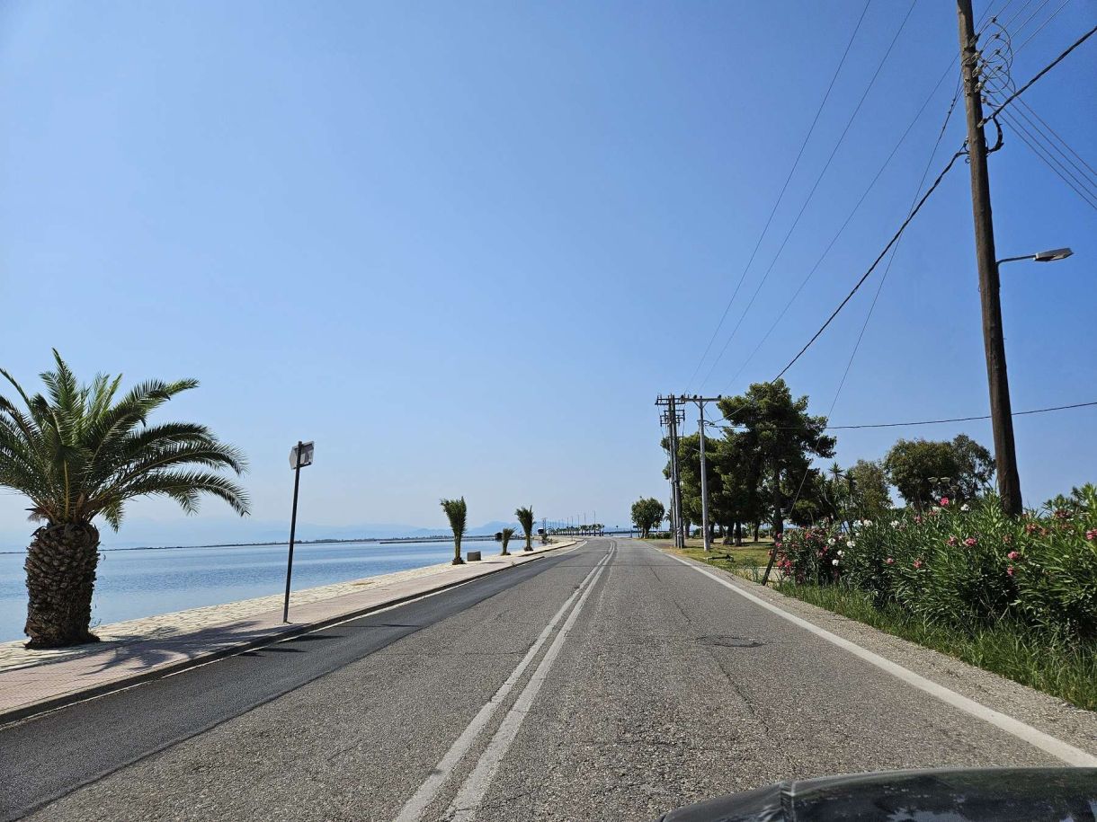 Ελλάδα σήμερα! Προσφέρουμε στους Έλληνες όσα προσφέρουμε στους παράνομους μετανάστες;