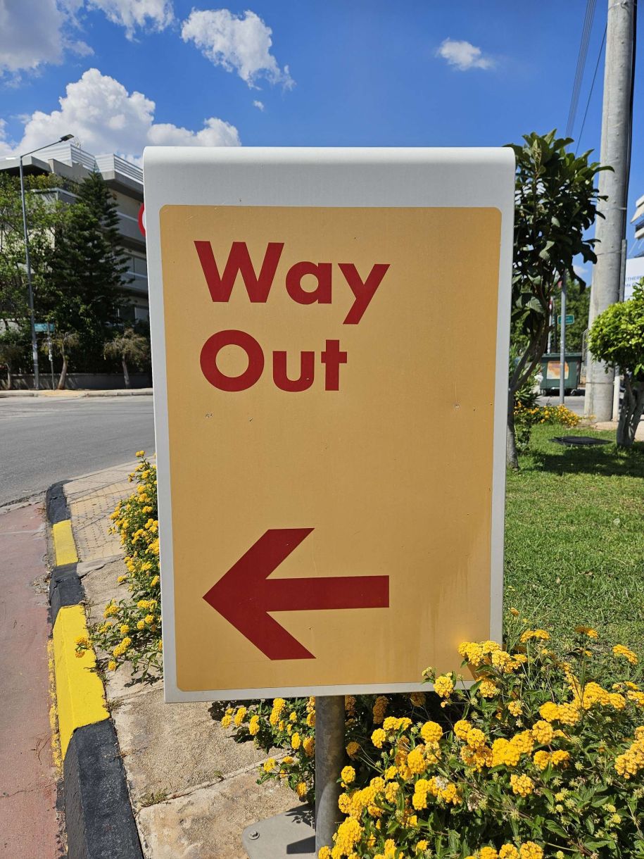 Εργασία – και 13ωρο! There’ s NO WAY OUT!