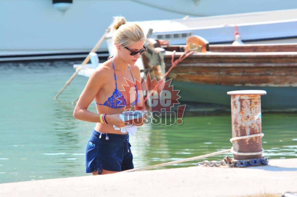 Ευαγγελία Αραβανή το κορμί με μαγιό Λύνει το τζετ σκι από το μώλο