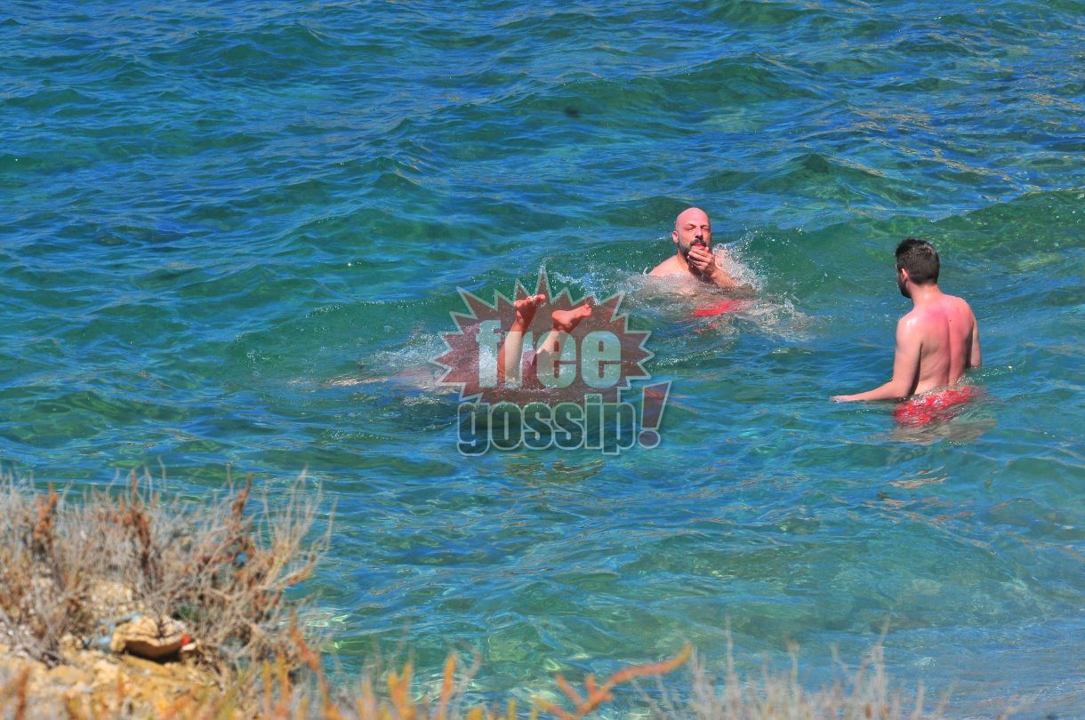 Ζέτα Μακρυπούλια ηλικία! Είδαμε μέχρι και το…πεντικιούρ της στη βουτιά!