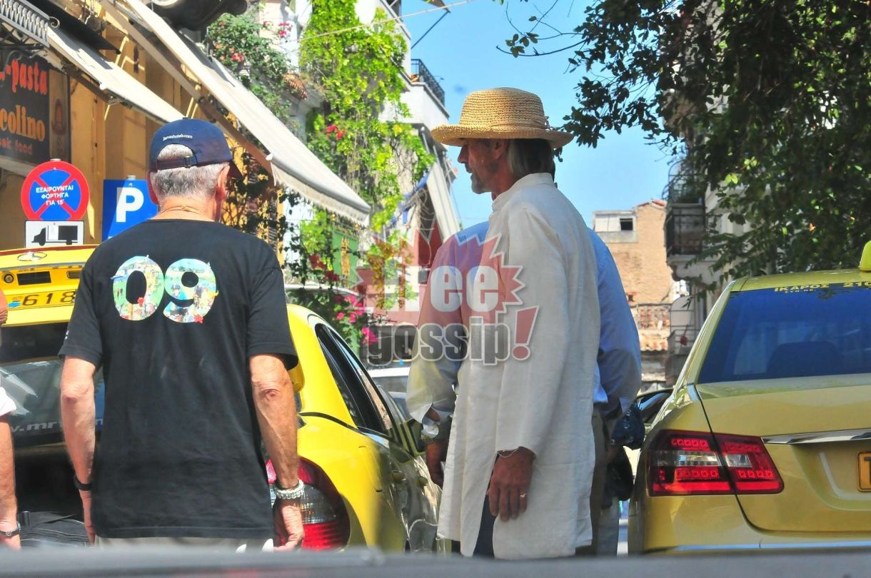 Με καπέλο ανάμεσα σε ταξί.Θα τον γνώριζες Το Hollywood κρυφά στην Ελλάδα