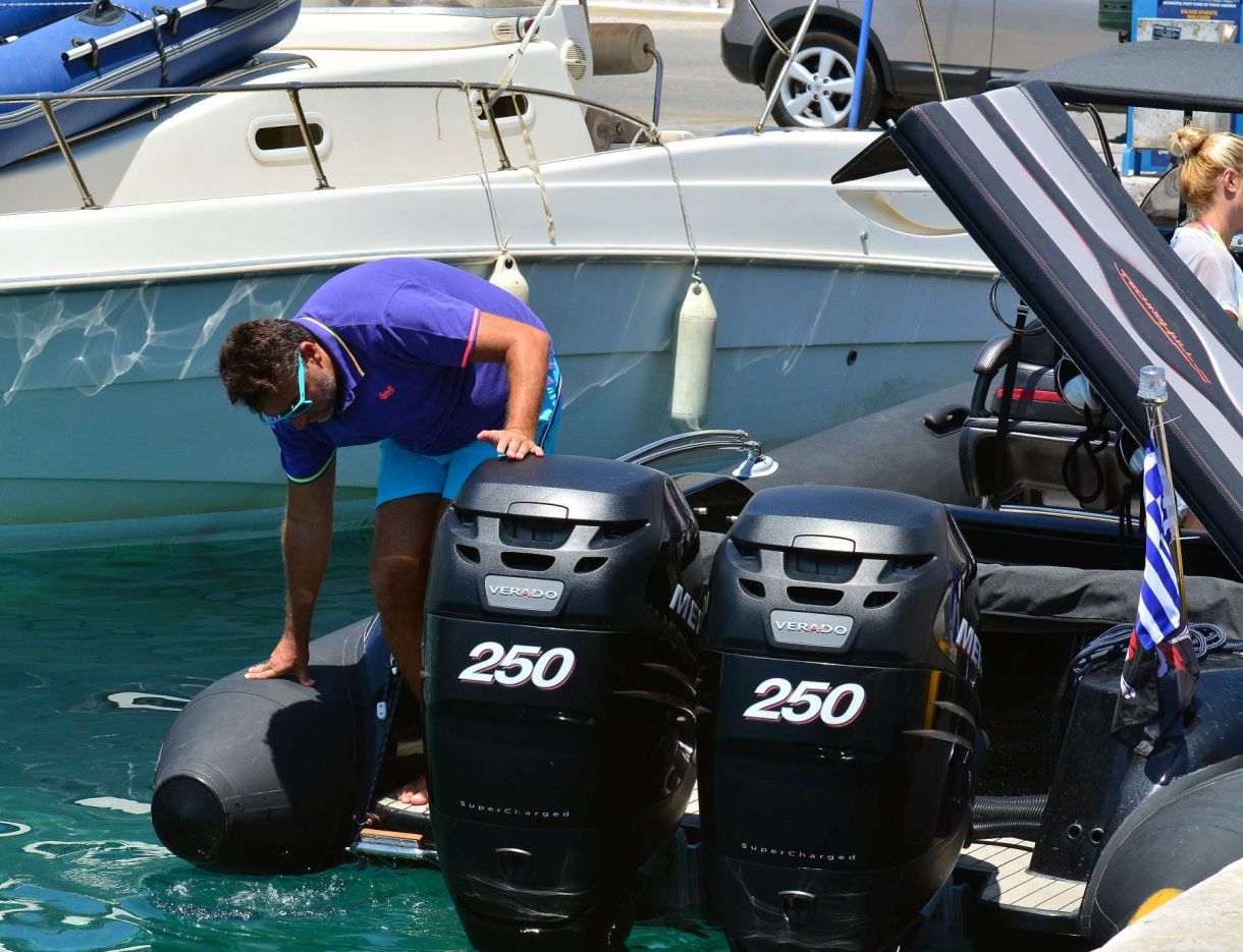 Σοκ! Γιώργος Λιάγκας σκάφος! 500 χιλιάδες βρήκαμε…φουσκωτό τέτοιας μάρκας! Δείτε αγγελία και φωτογραφίες