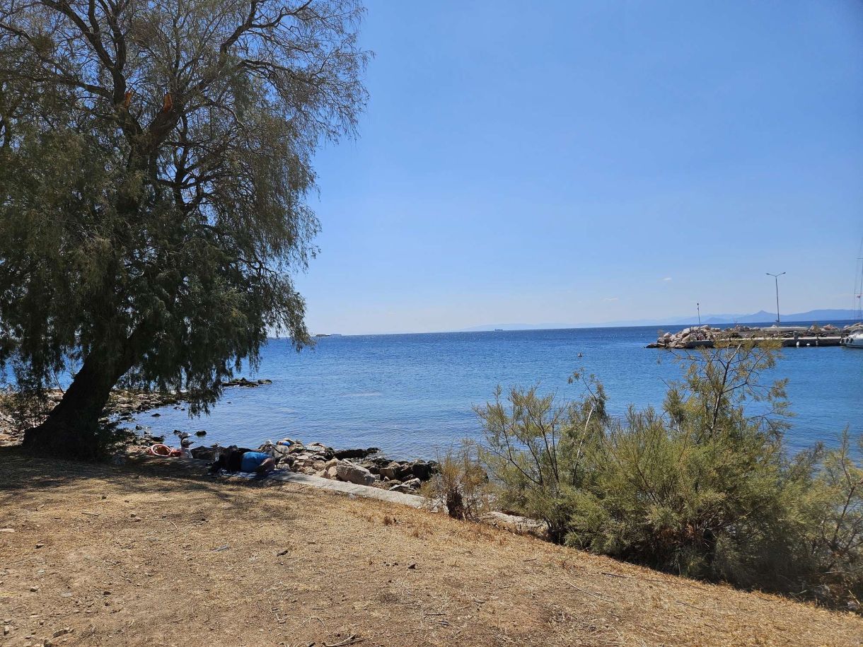 Βούλα παραλία (βίντεο)! Που μπορείς να κάνεις τσάμπα το μπάνιο σου!