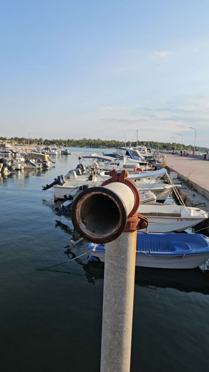 Γλυφάδα – μαρίνα σήμερα! Η χρησιμότητα αυτού του σωλήνα είναι…