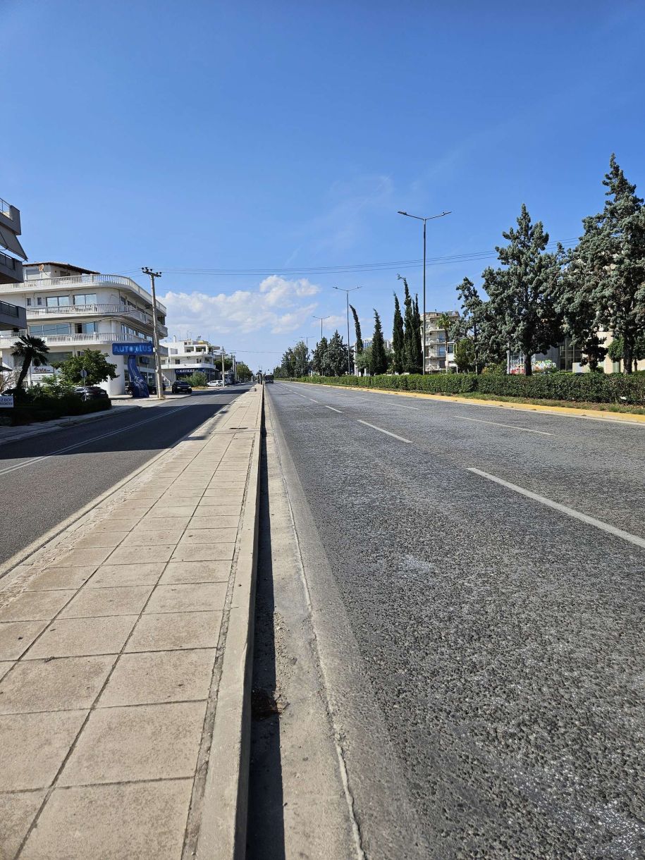 Γλύφαδα! Κίνηση στους δρόμους σήμερα! Ούτε στην…έρημο έτσι! Περνάς με το πάσο σου!