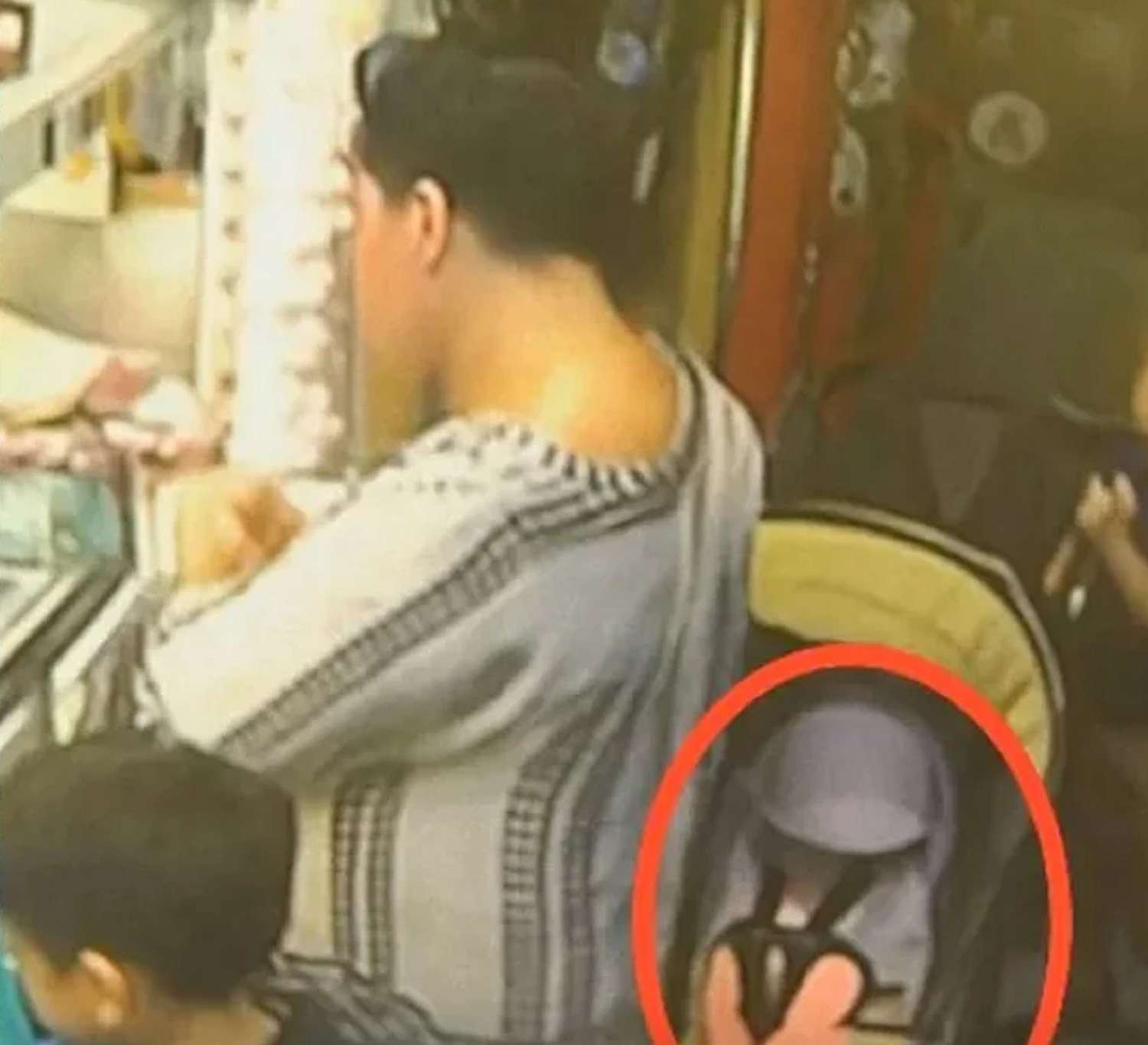 Για φόνο! Ποια είναι η μητέρα της 3χρονης που στο Παλαιό Φάληρο! Την χτυπούσε και την έπνιξε;